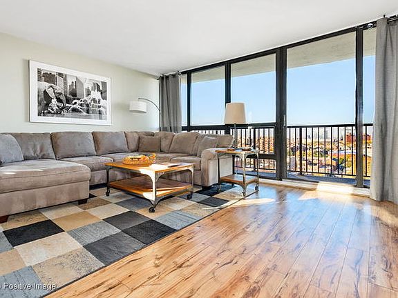 2nd image of 1540 N La Salle St #1408