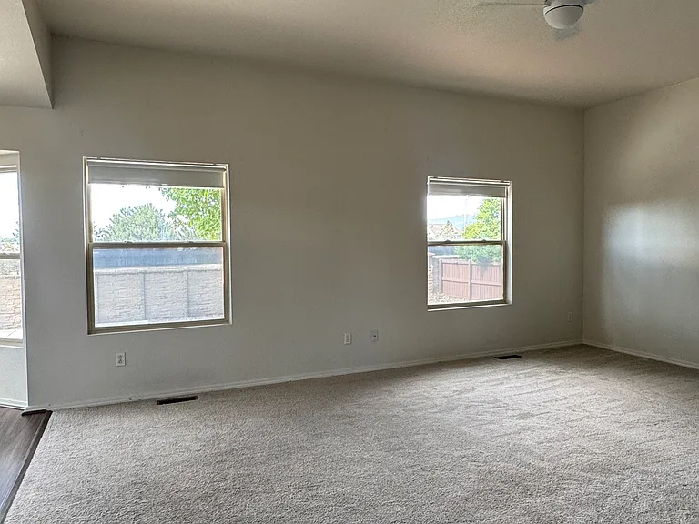 7660 Amberly Dr — Photo 2