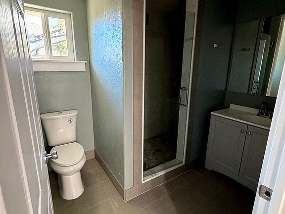 5th image of 10 Heiner Rd