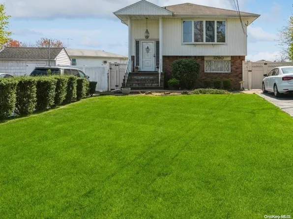 3790 Waverly Avenue, Seaford, NY 11783