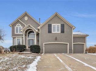 15489 Bradfort Ct, Basehor, KS 66007