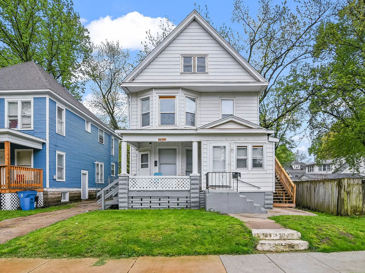 720 W Edwards — Photo 1