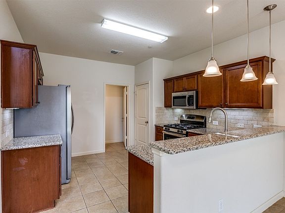 4th image of 1620 Bryant Dr Unit 602
