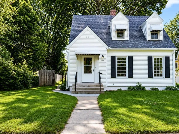 221 9th Ave N, Hopkins, MN 55343