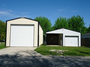 202 E Indiana St, Oblong, IL 62449