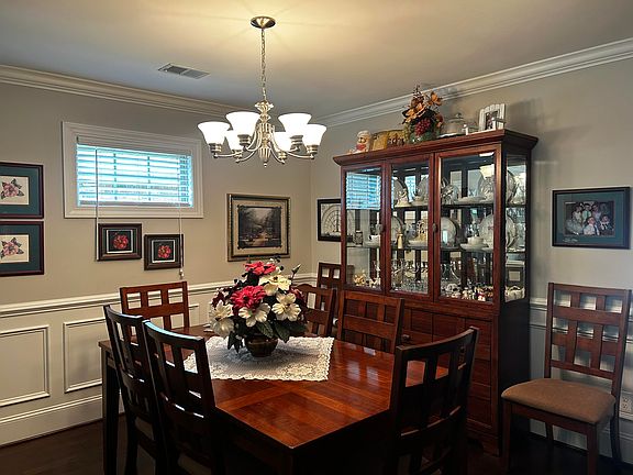 4th image of 2874 Girard Dr