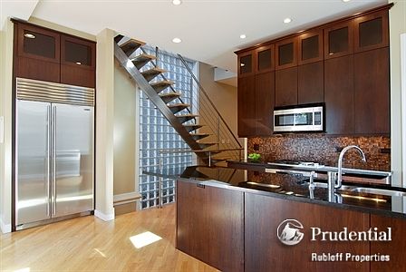 5th image of 1008 N Rockwell St