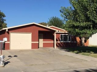 841 S 12th St, Kerman, CA 93630