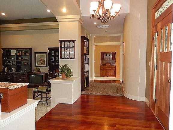 3rd image of 776 Beachwood Ct