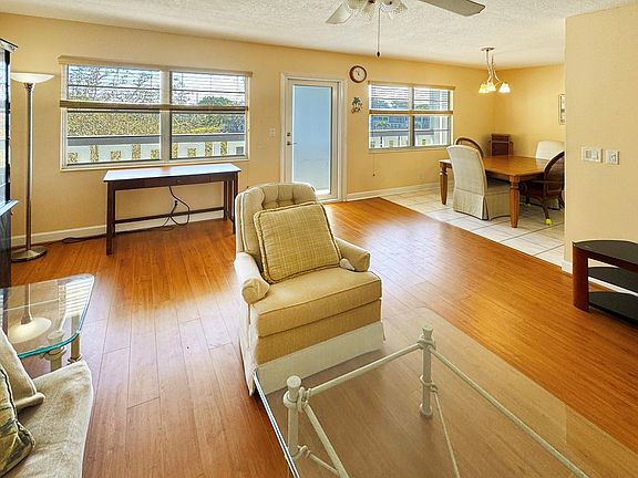3rd image of 4071 Oakridge F #4071