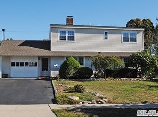 199 Springtime Ln N, Levittown, NY 11756