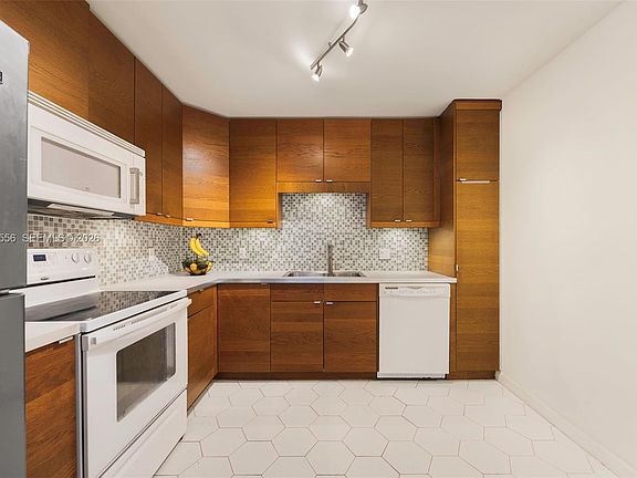 5th image of 2801 NE 183rd St APT 1607W