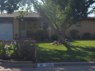 1703 Old Manor Rd, Garden City, KS 67846