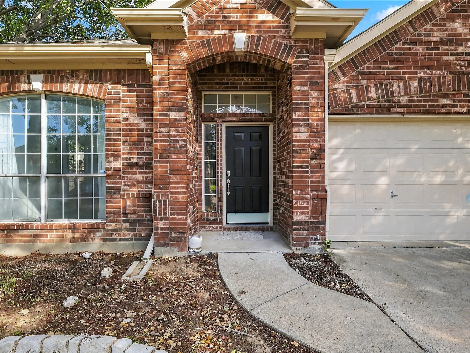 4 bed, 2017 sqft, $2,200 — Photo 2