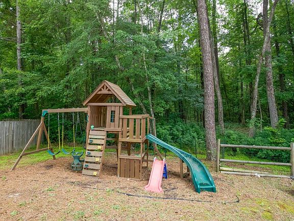5th image of 5 Kemper Woods Ct
