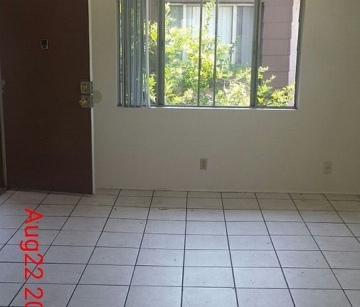 5th image of 816 27th St APT 04