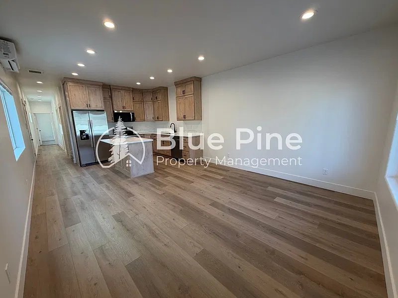 3 bed, 2.0 bath, 1796 sqft, $1,600 — Photo 2