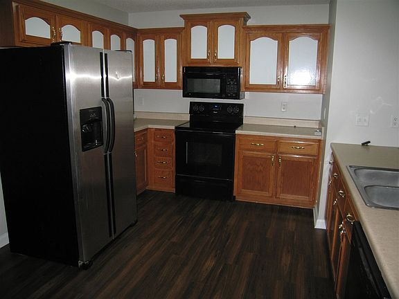 4th image of 271 Rosiland Way