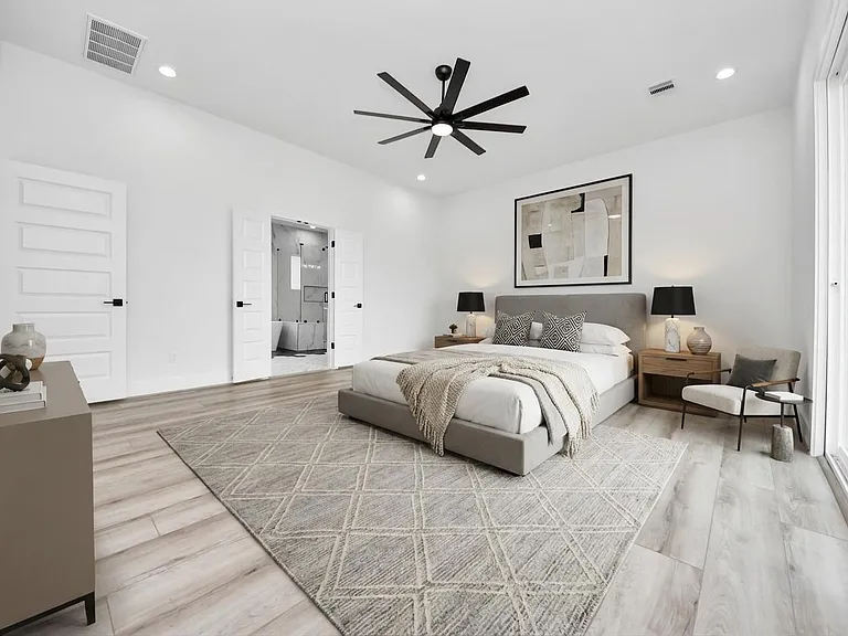 2408 Lorraine St — Photo 23
