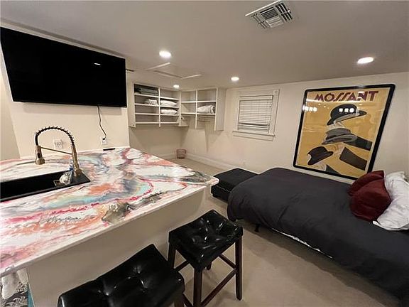 3rd image of 4025 Vendome Place Loft