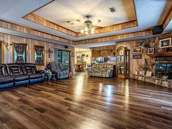 3rd image of 4802 Green Brier Dr