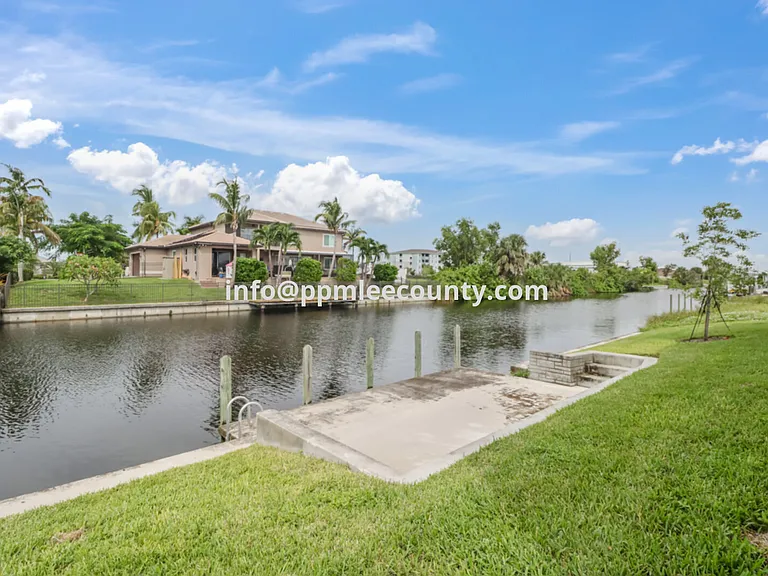 3818 SW 17th Ave — Photo 2