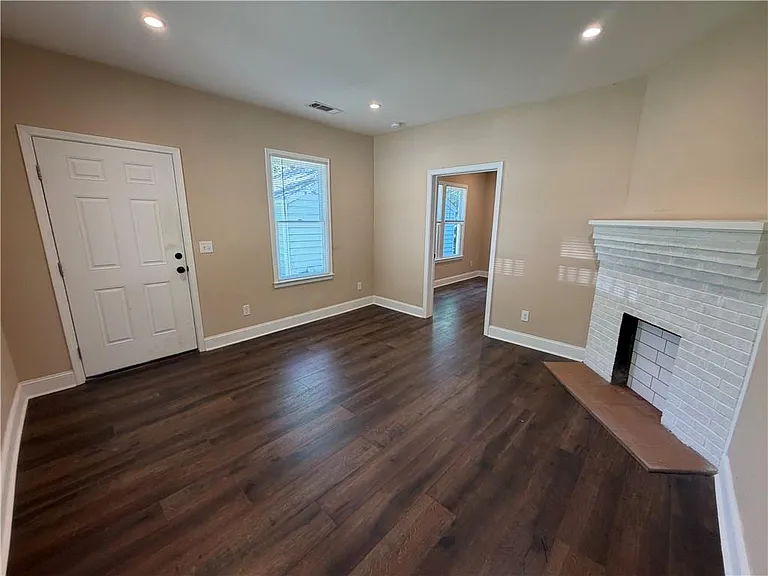 689 Berne St SE #B — Photo 8