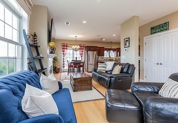 3rd image of 32 Rockway Ave Unit 5C