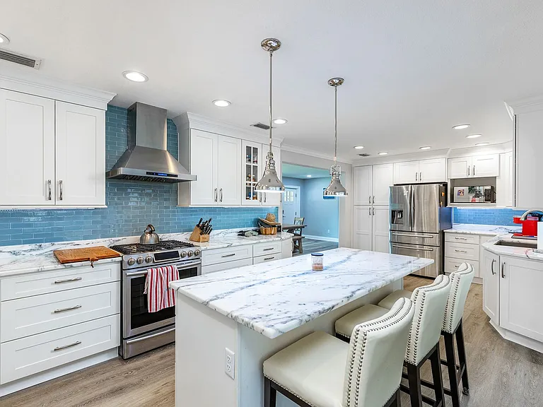 4116 W Leona St — Photo 1