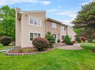 1 Blue Sky Dr, Suffern, NY 10901