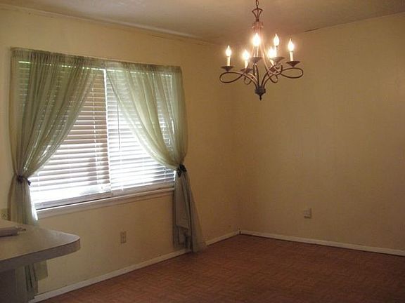 4th image of 2730 Marydale Dr