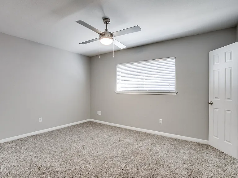 Bellaire Oaks Apartments — Photo 16