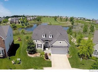 1030 Cross St, Oxford, MI 48371