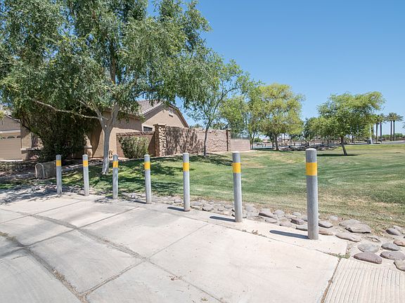 4th image of 44542 W Garden Ln