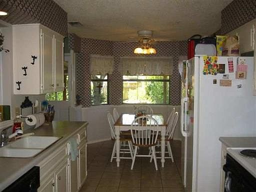 5th image of 611 MANY OAKS DR