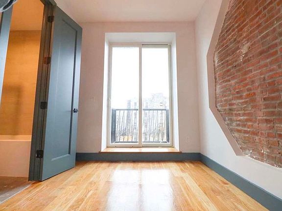 5th image of 378 Bedford Ave #3