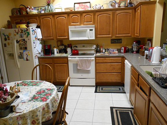 Eat in kitchen and beautiful kitchen