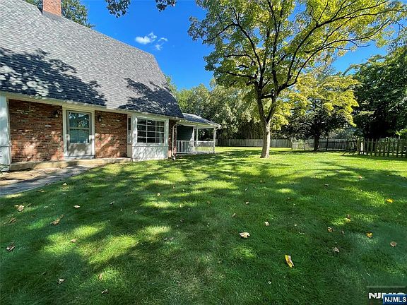 3rd image of 481 Piermont Rd