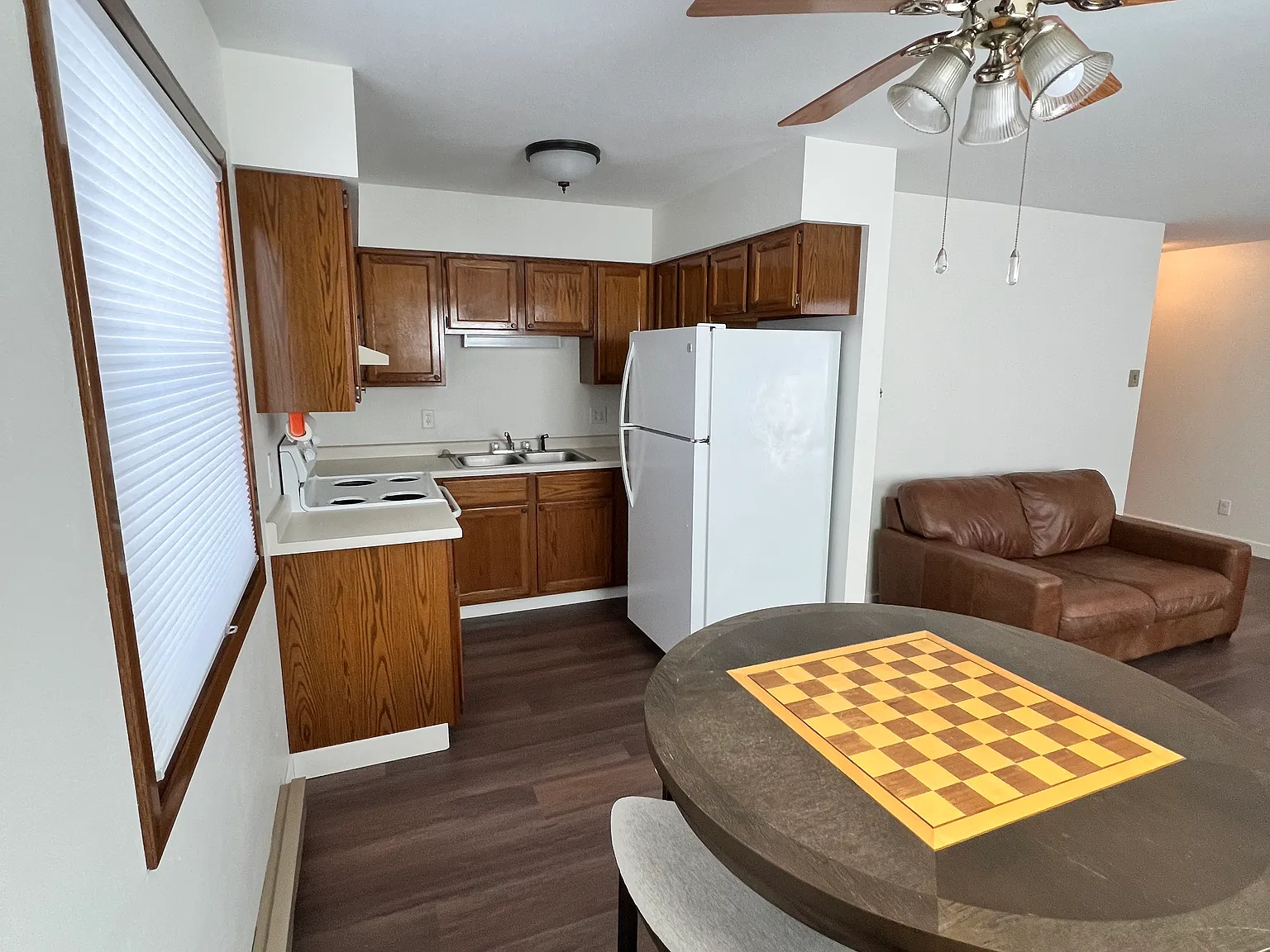 102 Oak Ct — Photo 2