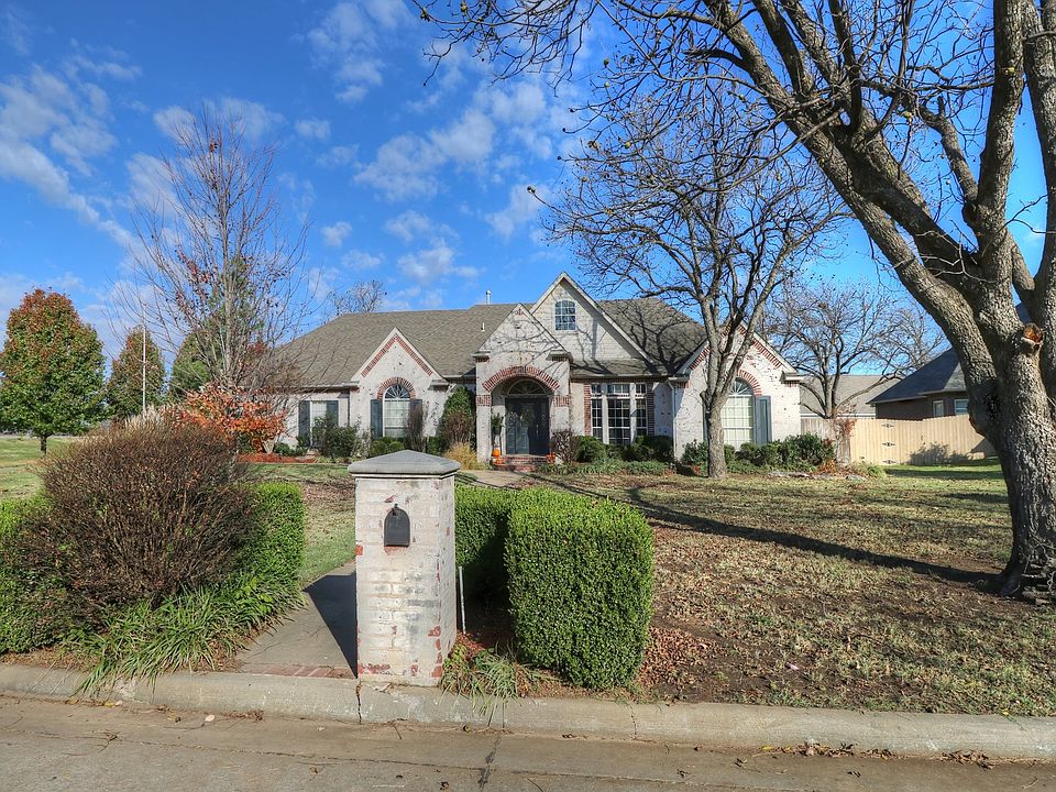 1st image of 1808 Forest Park Dr