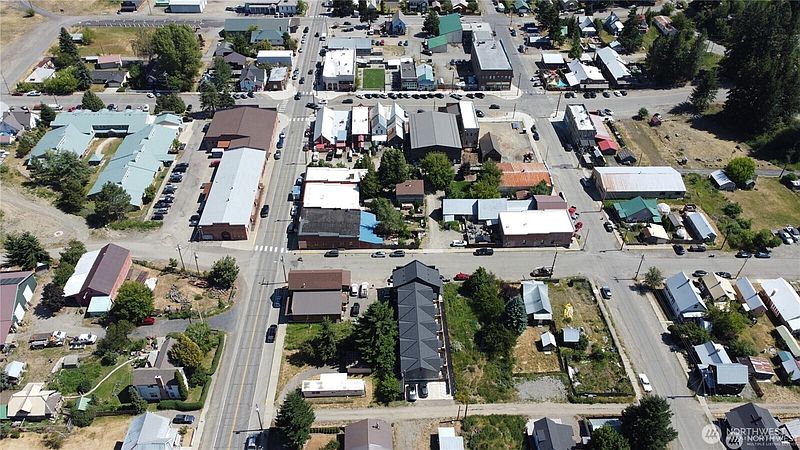 2nd image of 204 N 1st Street