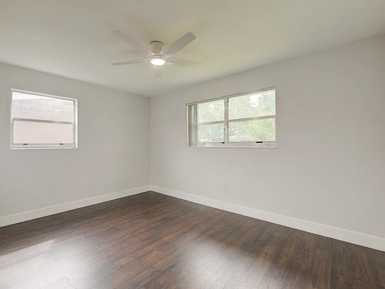 7811 NW 10th St — Photo 11