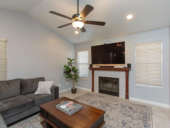 4th image of 2653 Parklane