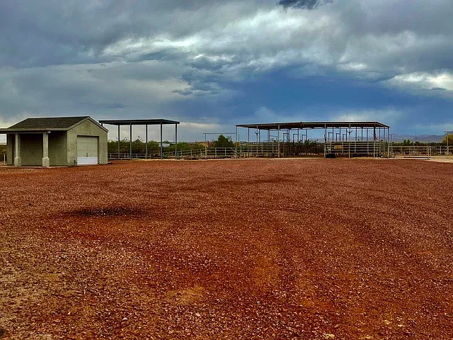Building Photo - 21136 W Chuckwagon Ln