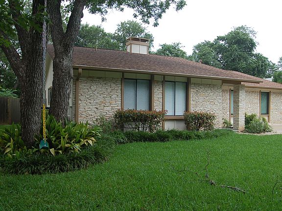 3rd image of 7108 Towering Oaks Dr