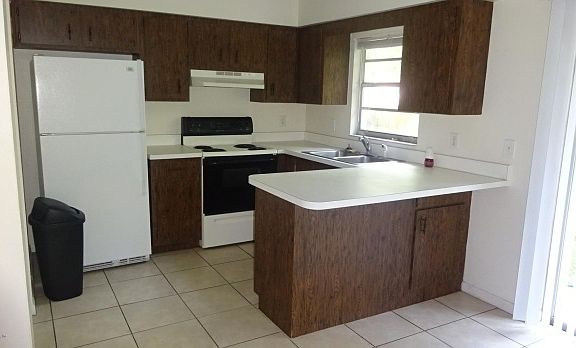 4th image of 1421 NE 38th St
