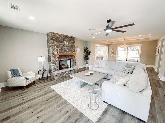 2nd image of 307 Wellington Court