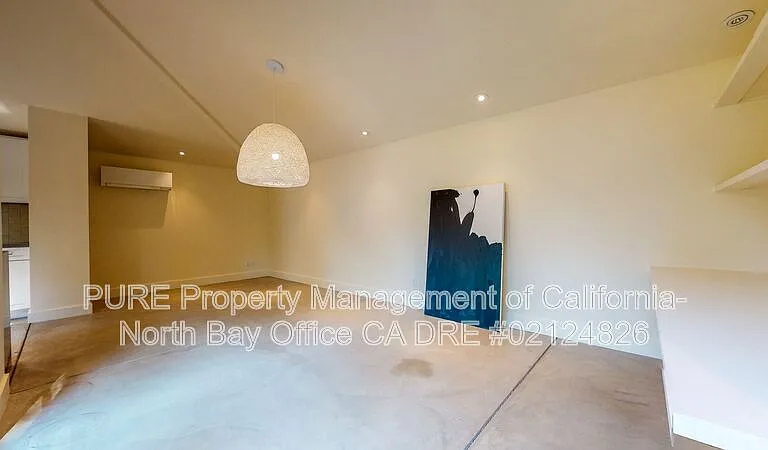 945 Brown St #B — Photo 6