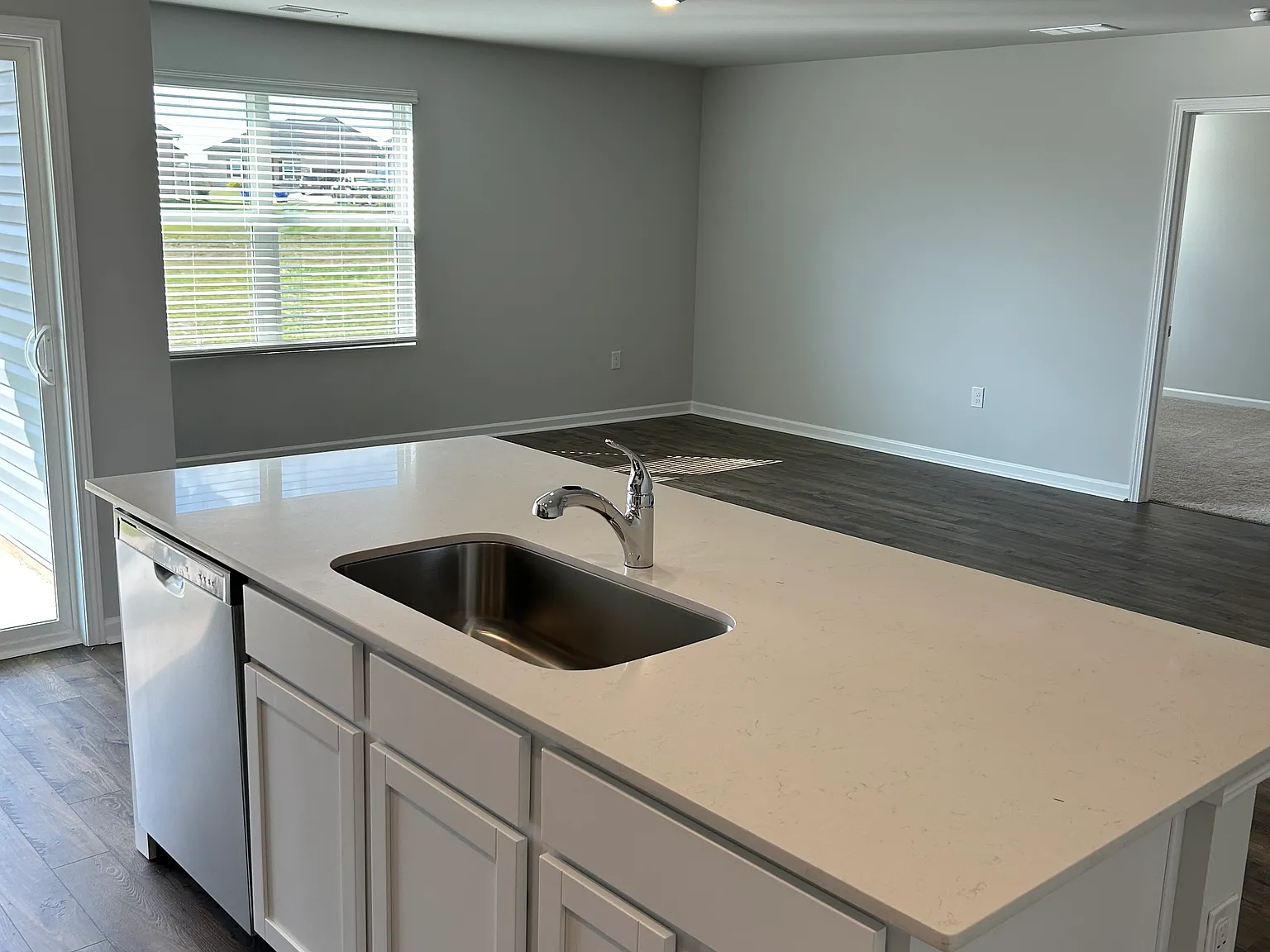 3 bed, 1475 sqft, $2,000 — Photo 3