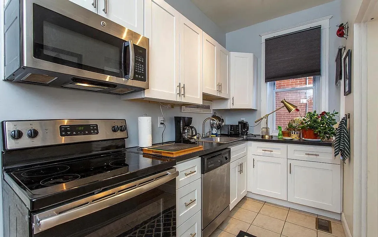 4 bed, 1500 sqft, $2,900 — Photo 2